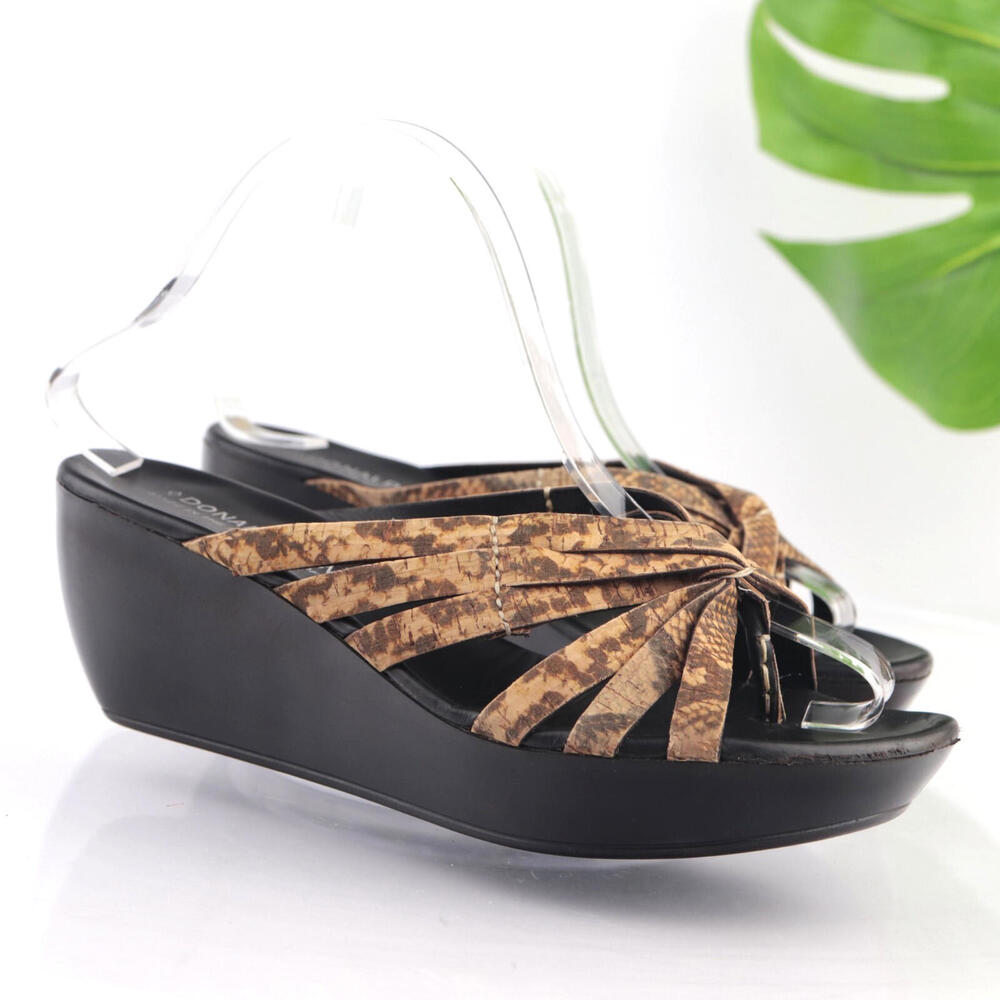 Donald Pliner Womens Cathe Sandal Size 8.5 Tan Python Thong Wedge Platform Italy